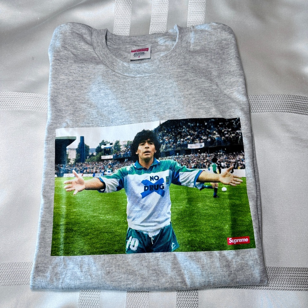 NWT Supreme Mardona tee in gray small